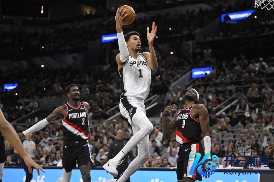 [图]文班亚马12+8 马刺八东谈主得分上双降服斥地者体育集锦